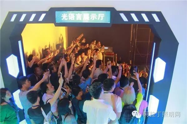 展会最后一天，来点养眼的！| 美女&活动花絮