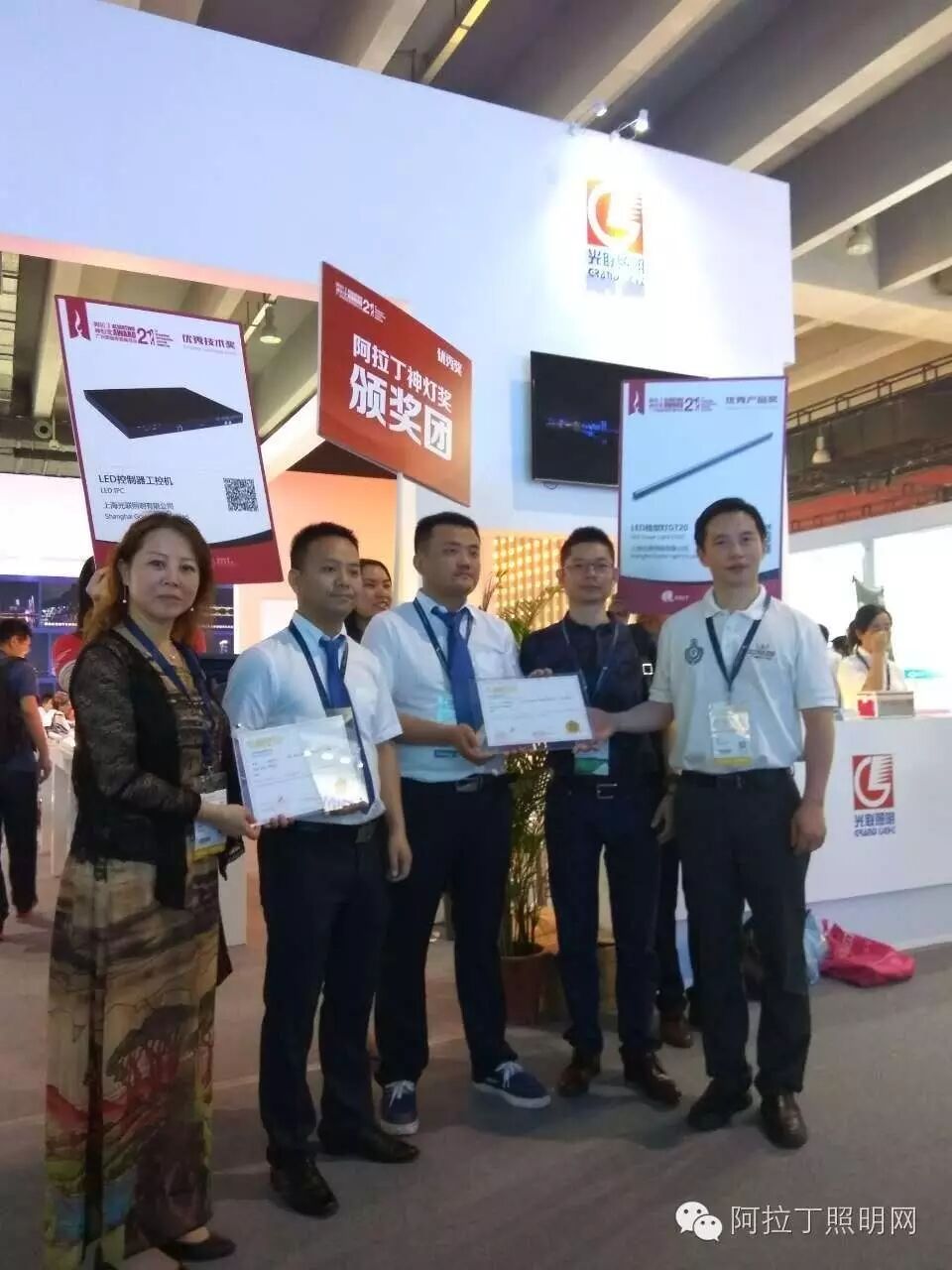 阵容强大的阿拉丁神灯奖颁奖团出没在42家参展企业