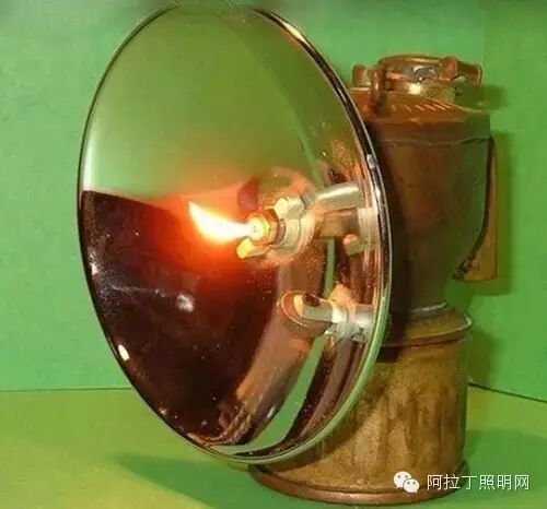 探秘车灯的前世今生|白炽灯、氙气灯、LED灯