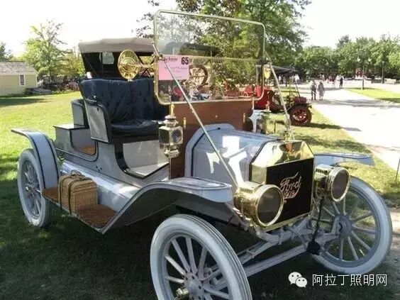 探秘车灯的前世今生|白炽灯、氙气灯、LED灯