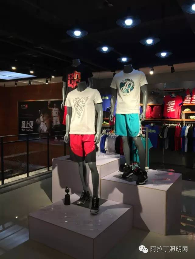 一盏灯如何让服装店提高15%销售额？