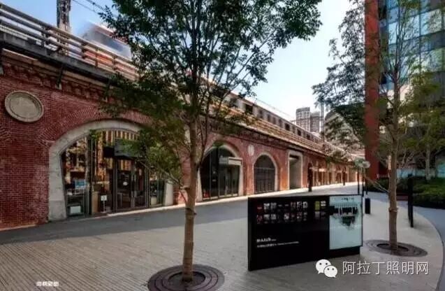 日本人又亮了：把烂尾车站变身成最酷商业街