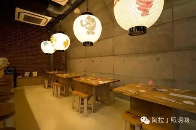 日本人又亮了：把烂尾车站变身成最酷商业街