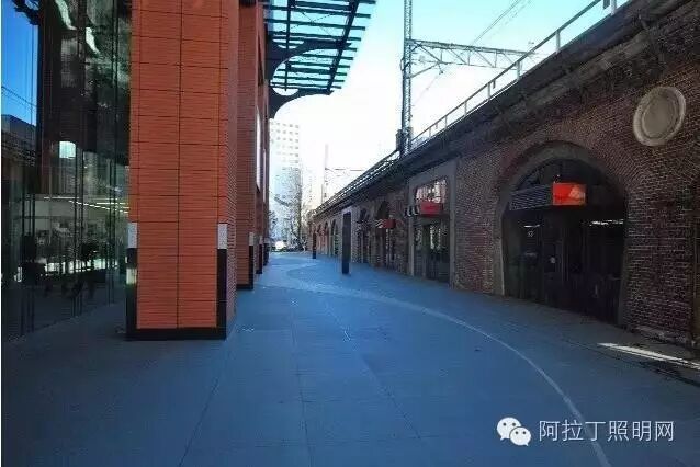 日本人又亮了：把烂尾车站变身成最酷商业街