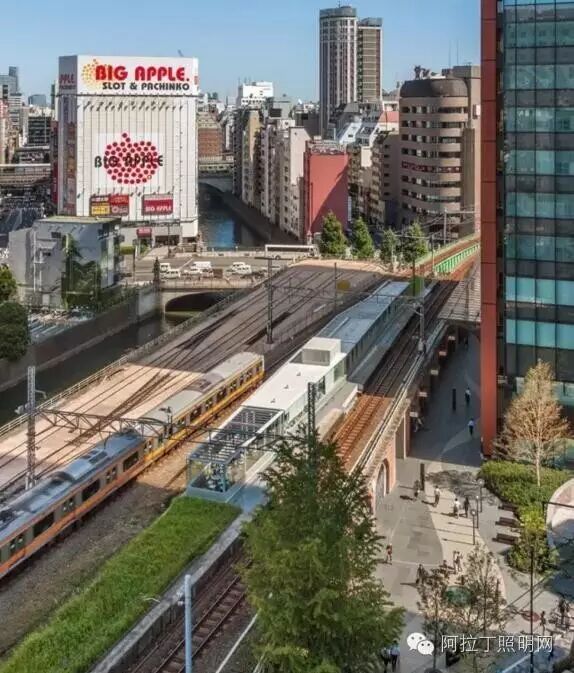 日本人又亮了：把烂尾车站变身成最酷商业街