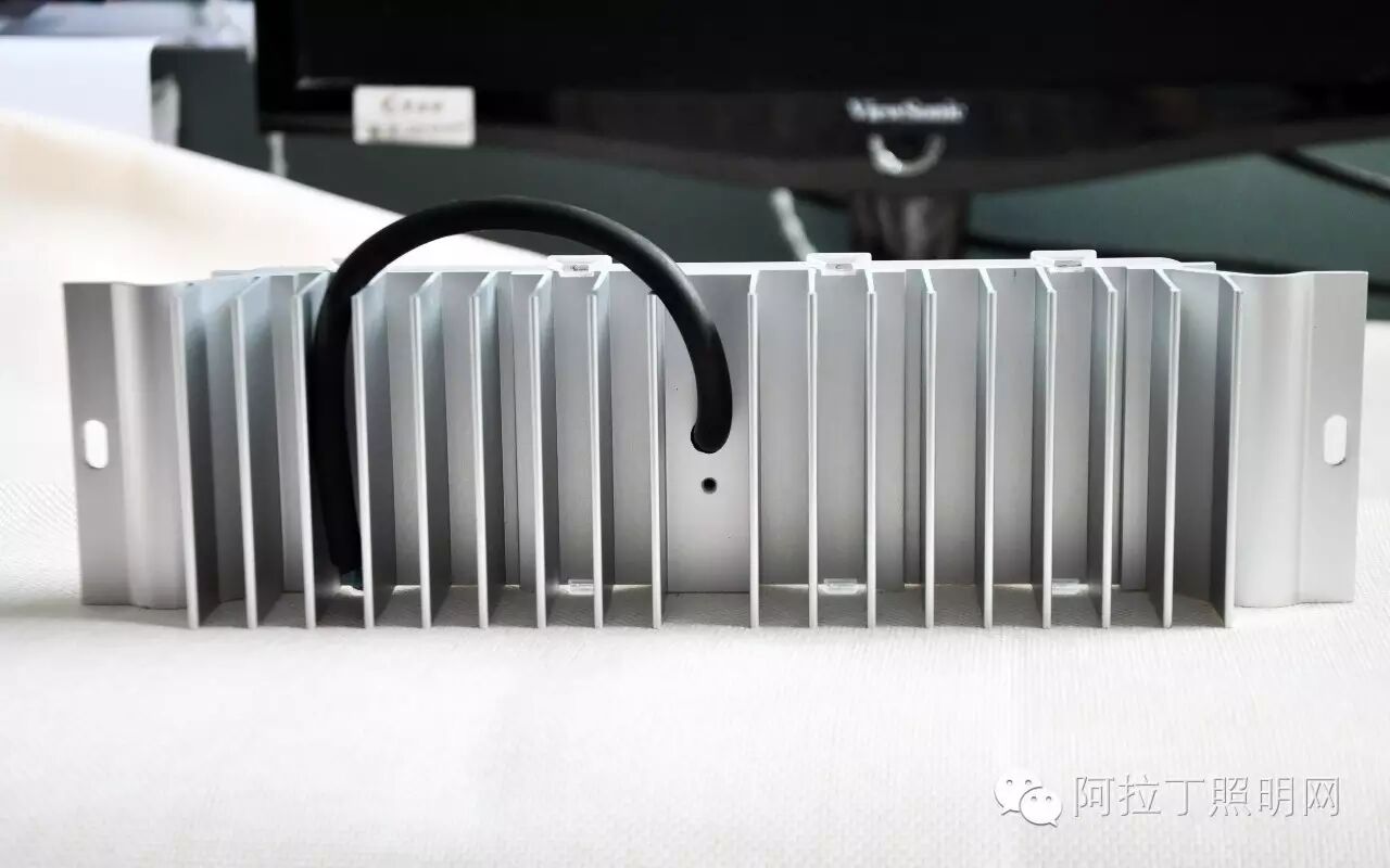 大功率线性路灯模组性能揭秘 | 深度评测