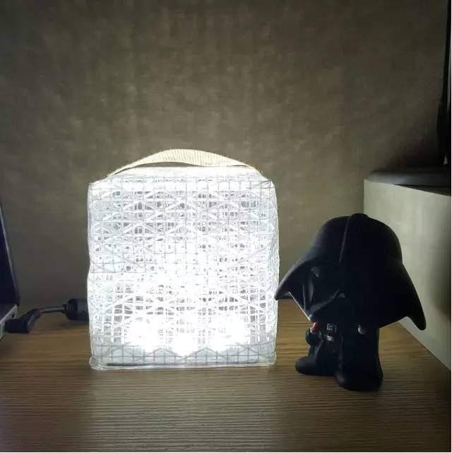 不需要电池，晒晒太阳就能发光，它为16亿人带来光明！