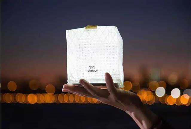 不需要电池，晒晒太阳就能发光，它为16亿人带来光明！