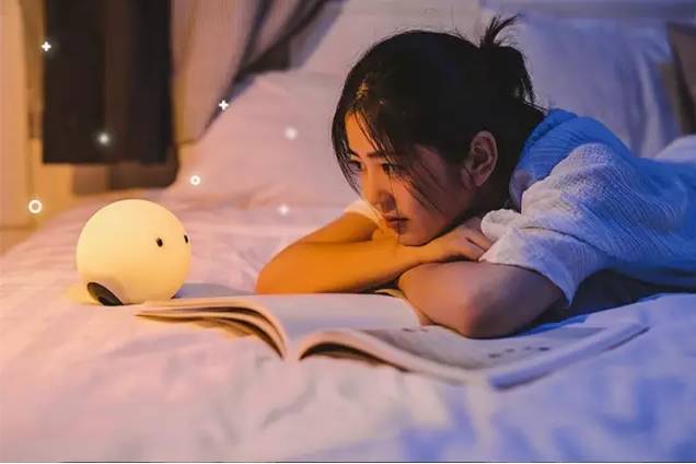 不需要电池，晒晒太阳就能发光，它为16亿人带来光明！