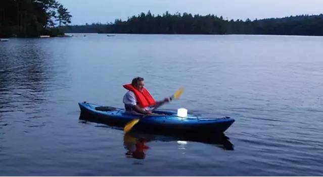 不需要电池，晒晒太阳就能发光，它为16亿人带来光明！