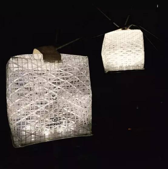 不需要电池，晒晒太阳就能发光，它为16亿人带来光明！