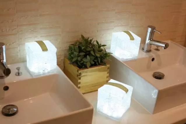 不需要电池，晒晒太阳就能发光，它为16亿人带来光明！