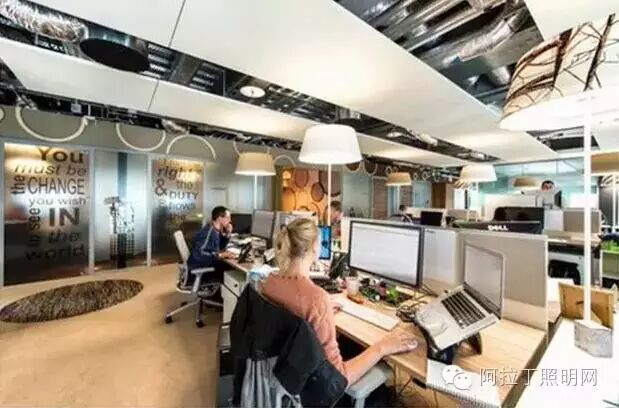 什么样的办公室灯光，才能提高个人工作的愉悦感？