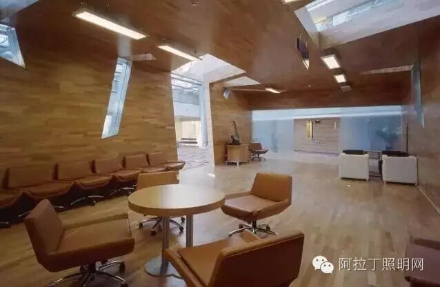 什么样的办公室灯光，才能提高个人工作的愉悦感？