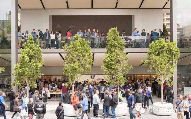 外墙全开、交互桌子，苹果店大改版震撼了设计界！