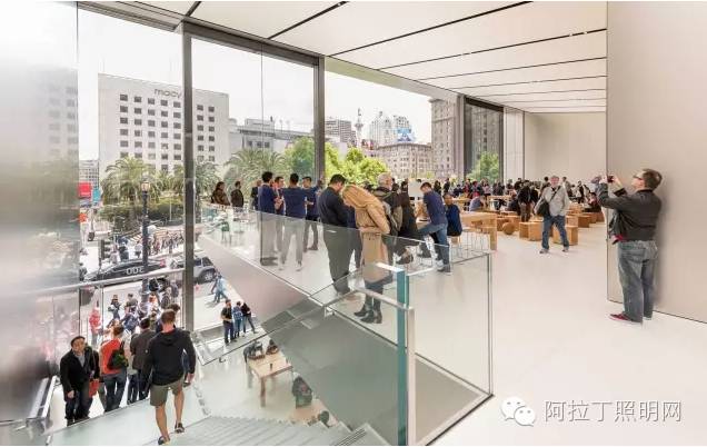 外墙全开、交互桌子，苹果店大改版震撼了设计界！