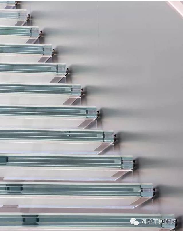 外墙全开、交互桌子，苹果店大改版震撼了设计界！