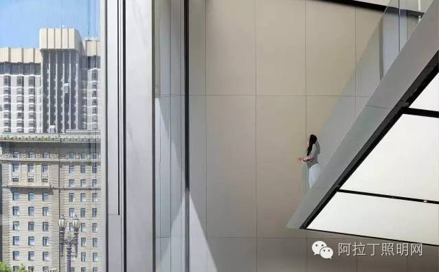 外墙全开、交互桌子，苹果店大改版震撼了设计界！