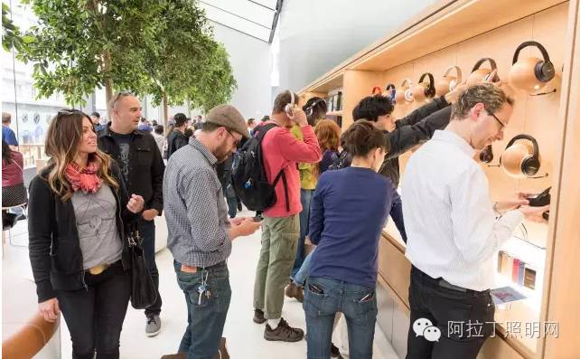 外墙全开、交互桌子，苹果店大改版震撼了设计界！