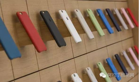 外墙全开、交互桌子，苹果店大改版震撼了设计界！