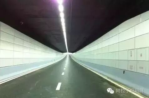 隧道照明工程应用案例及路灯试挂试验