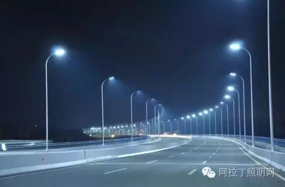 4公里路装700盏路灯？LED路灯设计标准和照明要求在这里！