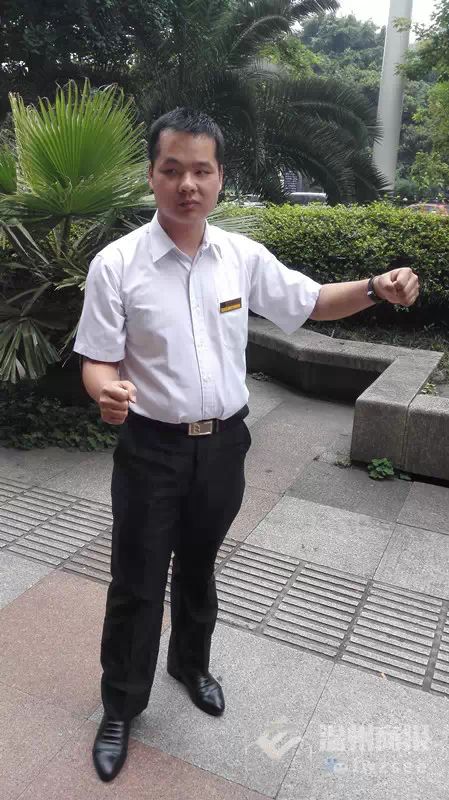 男子持电棍抢劫刚从银行取款的少妇 男子持电棍抢劫刚从银行取款的少妇
