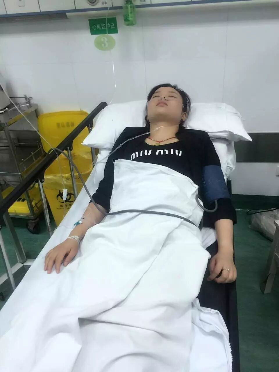 89厘米袖珍“瓷娃娃”怀孕后勇敢决定当妈;兰博基尼出租车 三千多元起跳;发小蒙面入室抢劫被认出 称:就当愚人节吧(每日五佳帖)-怀孕期