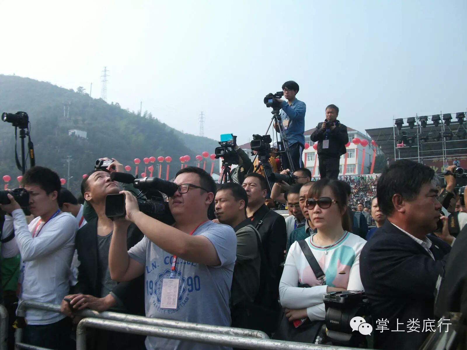 华莱之夜竟然点亮了一座城•••