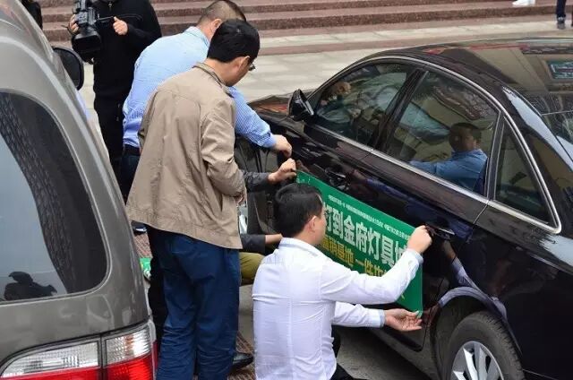 亮瞎眼！| 80辆车队巡游全城，只为向成都告白......