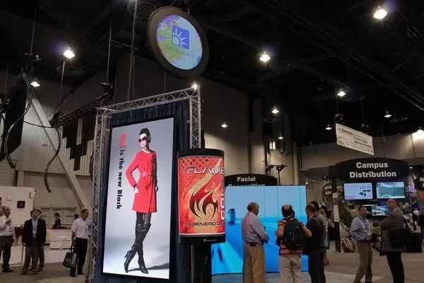 【视频】直击Infocomm2016：国际巨头展出的LED显示屏有何特点？