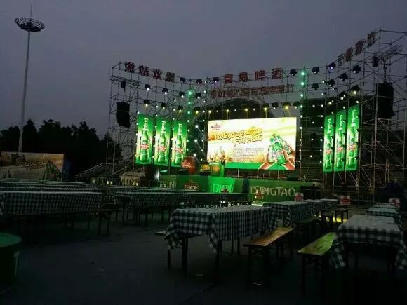 LED租赁显示屏不抗暴风雨 倒塌现场触目惊心