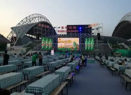 LED租赁显示屏不抗暴风雨 倒塌现场触目惊心