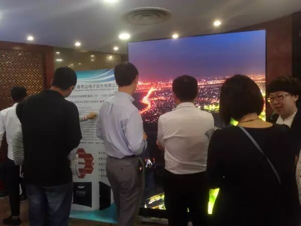 百家讲坛三顾魔都 上海滩吹响显示行业集结号