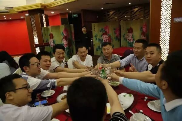 百家讲坛三顾魔都 上海滩吹响显示行业集结号