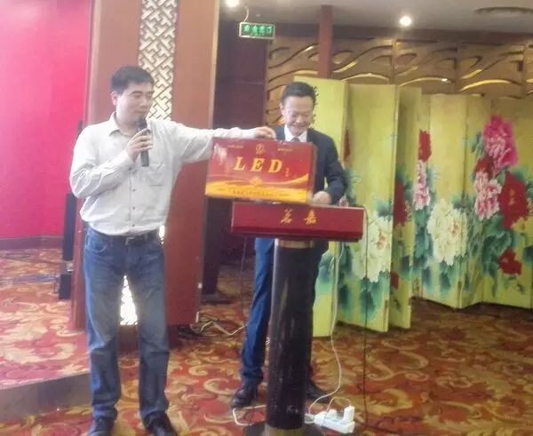 百家讲坛三顾魔都 上海滩吹响显示行业集结号