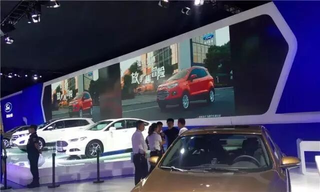 深港澳车展：豪车跟LED显示屏更配哦