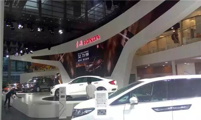 深港澳车展：豪车跟LED显示屏更配哦