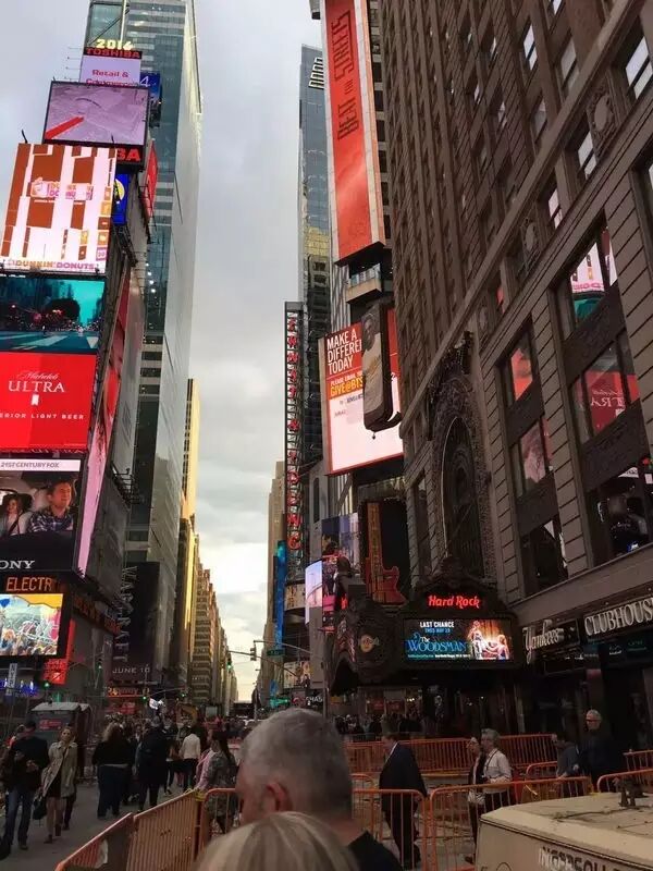 【组图】实拍史上最全的纽约时代广场户外LED显示屏