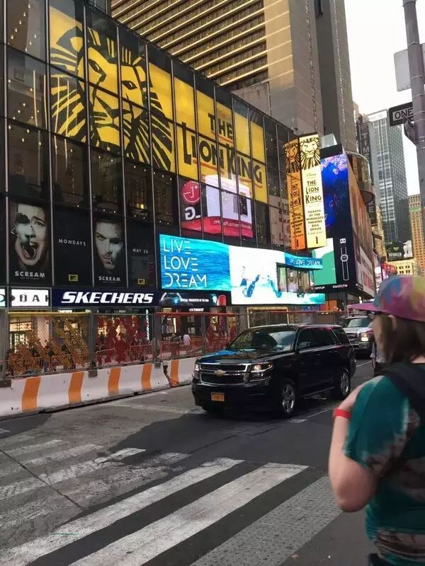 【组图】实拍史上最全的纽约时代广场户外LED显示屏