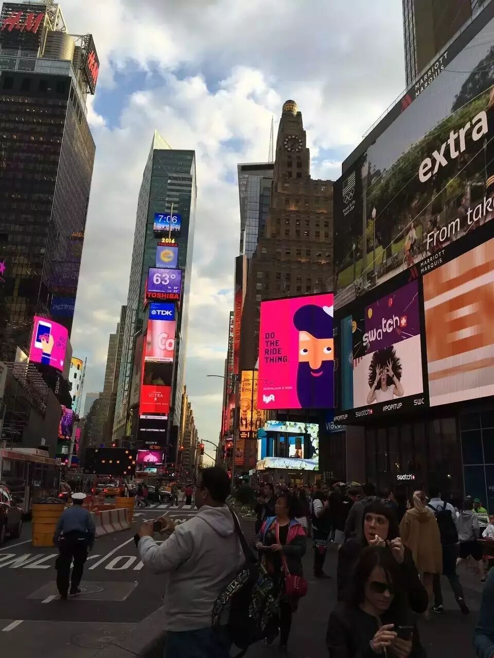【组图】实拍史上最全的纽约时代广场户外LED显示屏