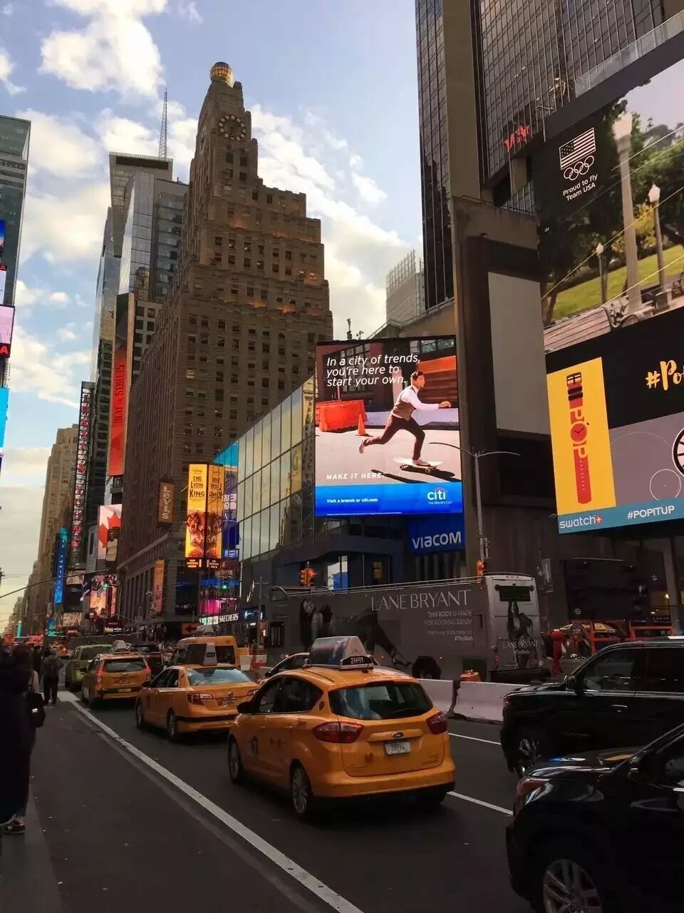 【组图】实拍史上最全的纽约时代广场户外LED显示屏