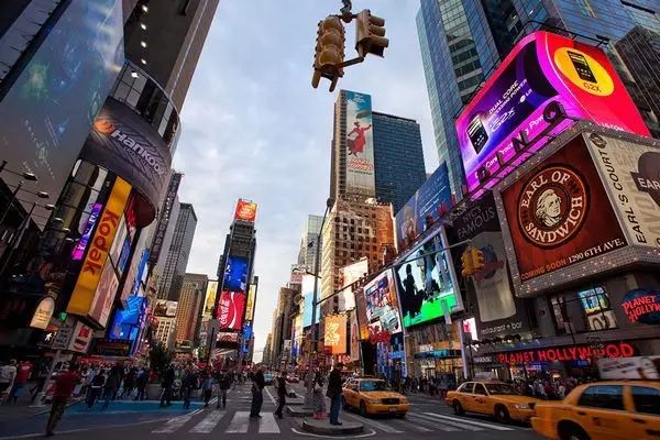 【组图】实拍史上最全的纽约时代广场户外LED显示屏