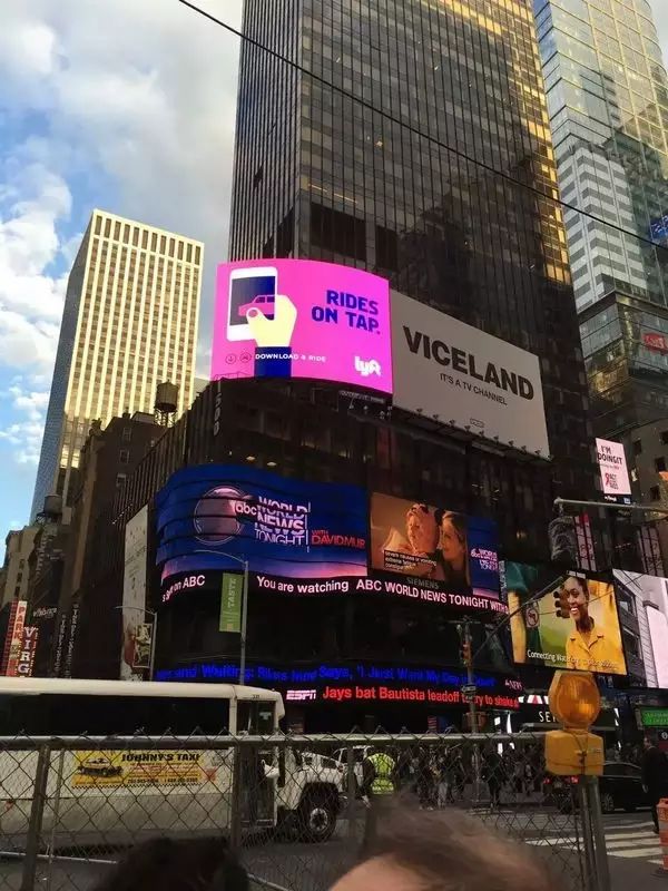 【组图】实拍史上最全的纽约时代广场户外LED显示屏