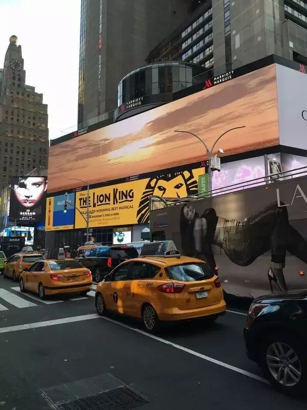 【组图】实拍史上最全的纽约时代广场户外LED显示屏