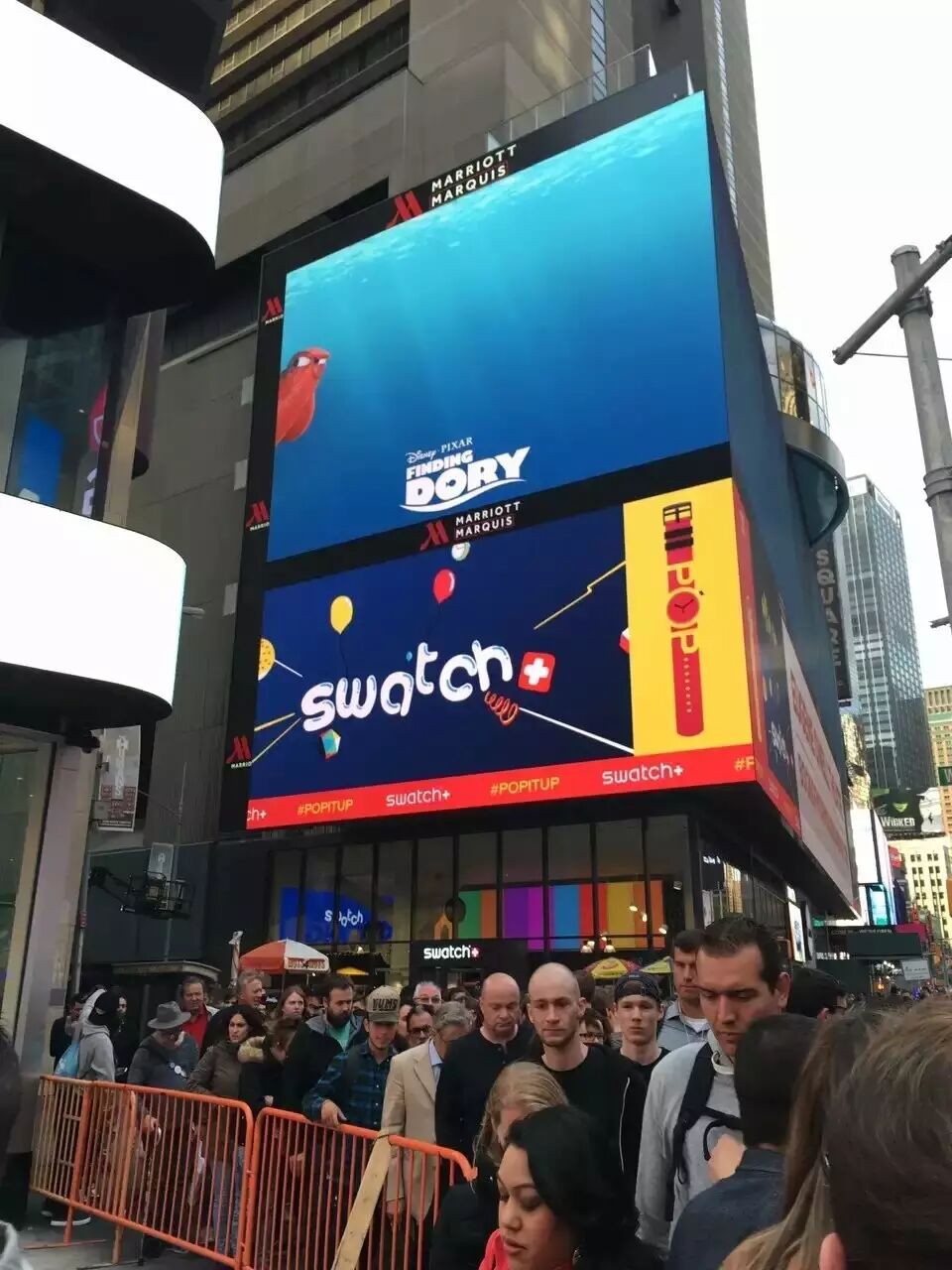 【组图】实拍史上最全的纽约时代广场户外LED显示屏