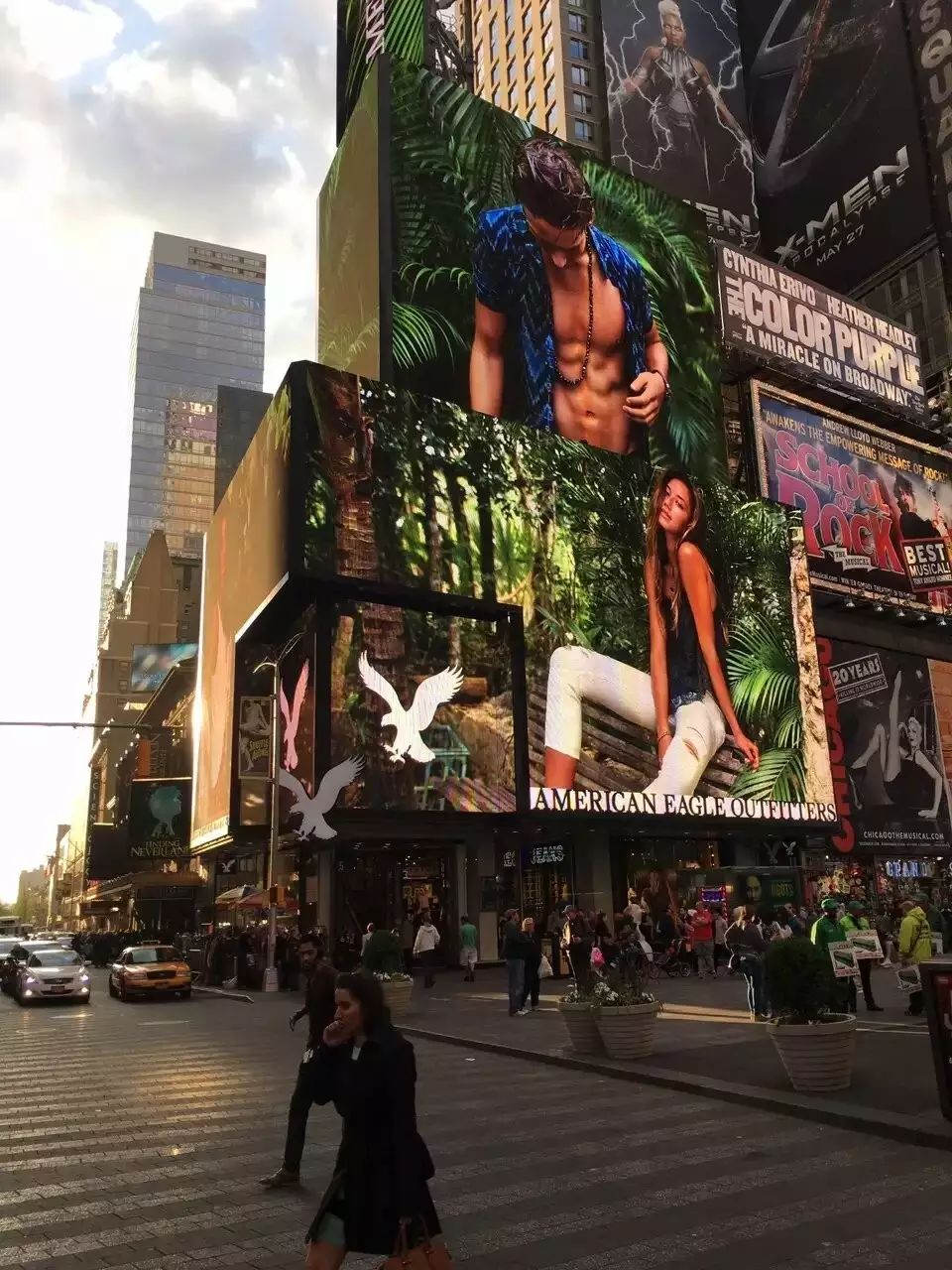 【组图】实拍史上最全的纽约时代广场户外LED显示屏