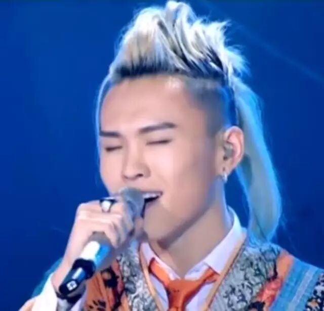 张玮现场版《最美的天堂》很震撼很好听!好久不见他!