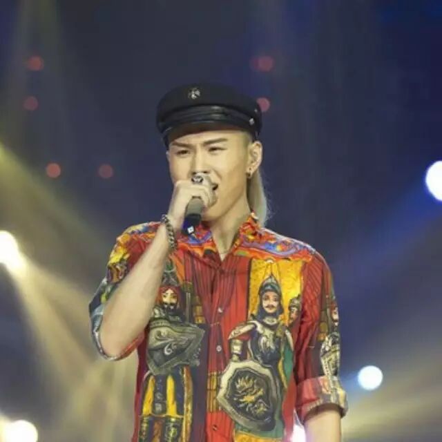 音乐疯子张玮《最美的天堂》用高亢的声音诠释草原的魅力..