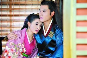 张含韵、彭冠英、陈奕等主演的古装时尚青春偶像剧《兰陵...